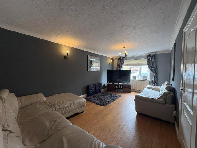 4 bed house for sale