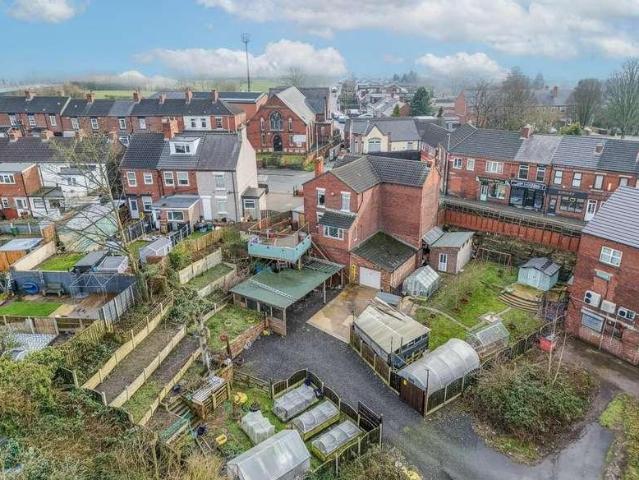 4 bed house for sale