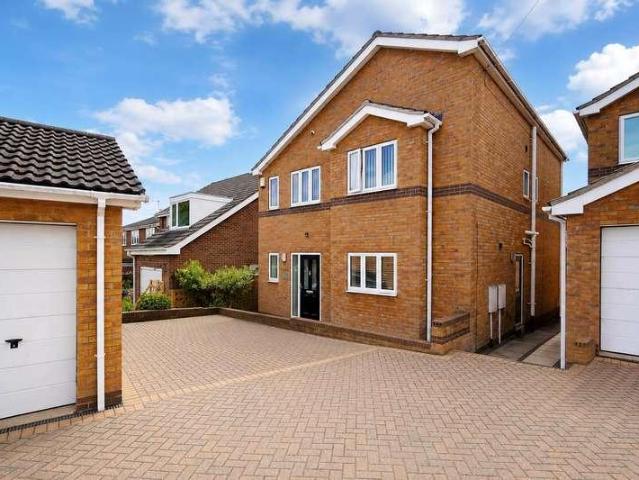 4 bed house for sale