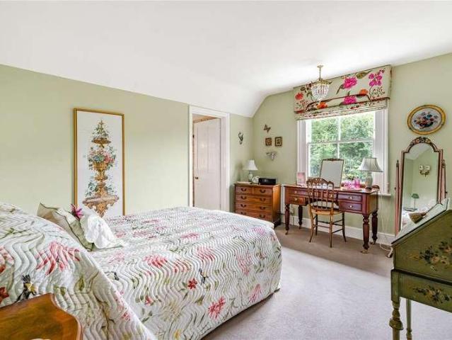 4 bed house for sale