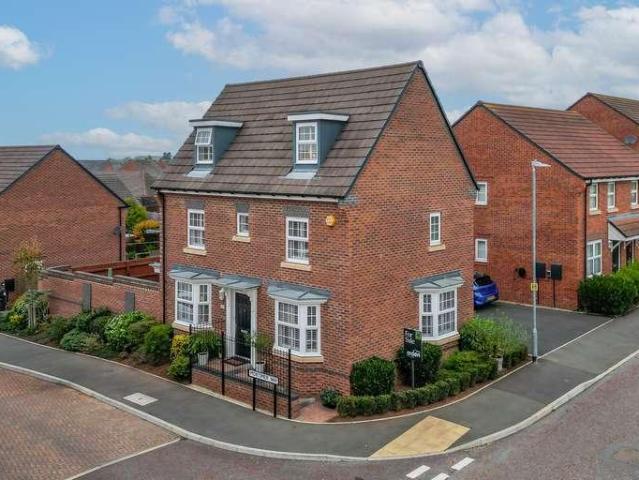 4 bed house for sale