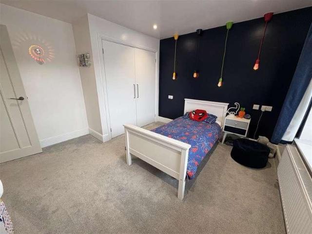4 bed house for sale