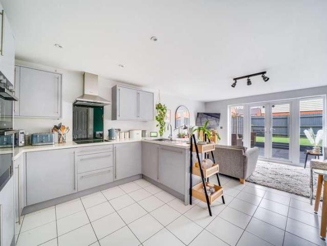 4 bed house for sale