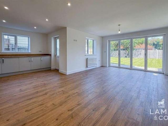 4 bed house for sale