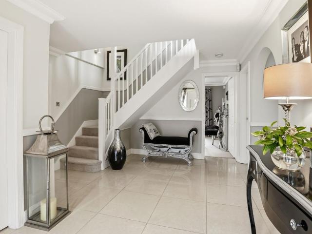4 bed house for sale