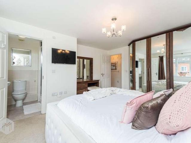 4 bed house for sale