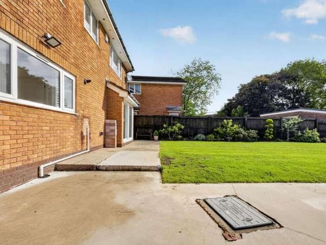 4 bed house for sale