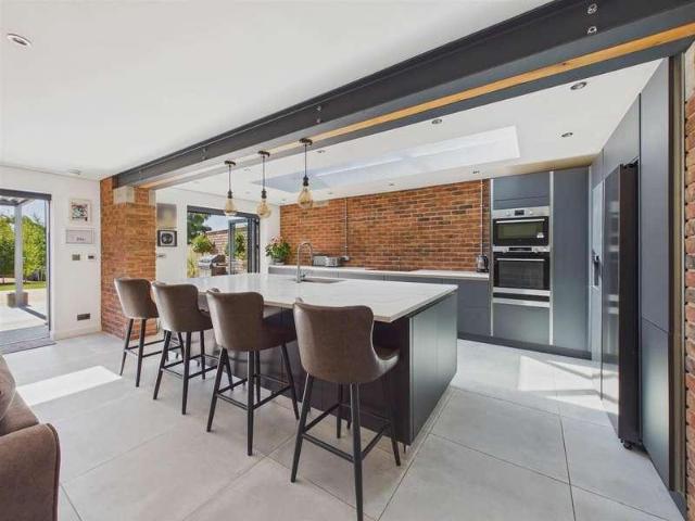 4 bed house for sale