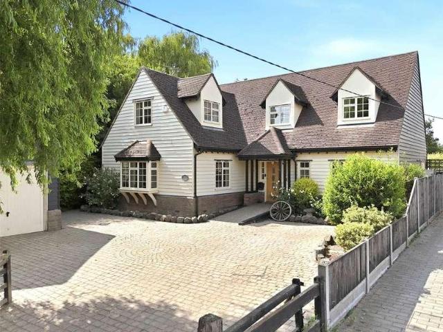 4 bed house for sale