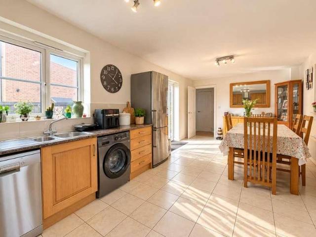 4 bed house for sale