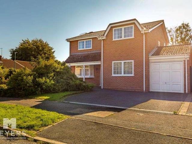 4 bed house for sale
