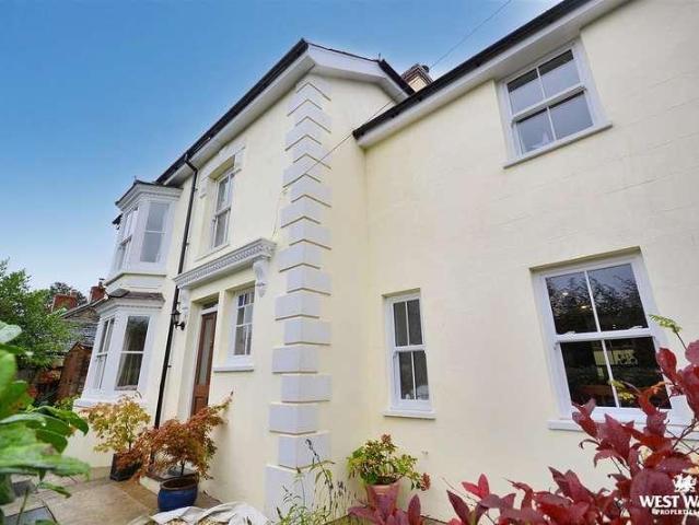 4 bed house for sale