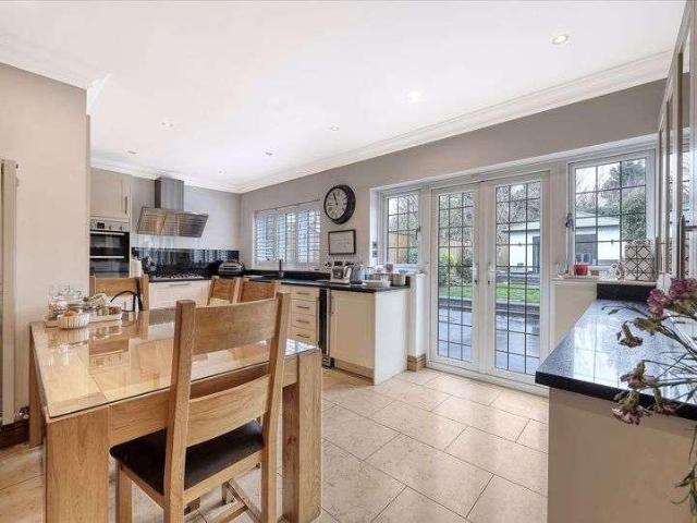 4 bed house for sale