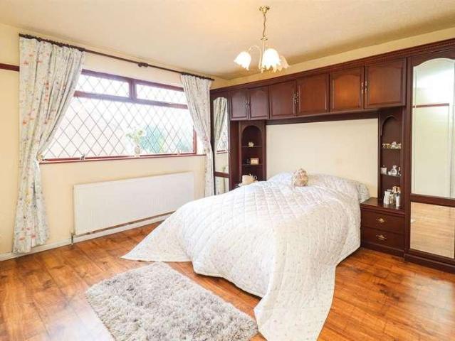 4 bed house for sale