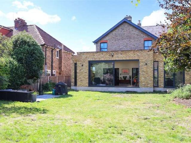 4 bed house for sale