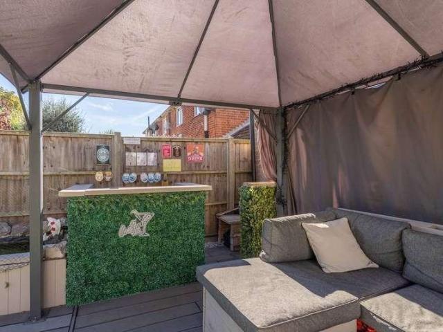 4 bed house for sale