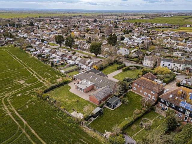5 bed house for sale