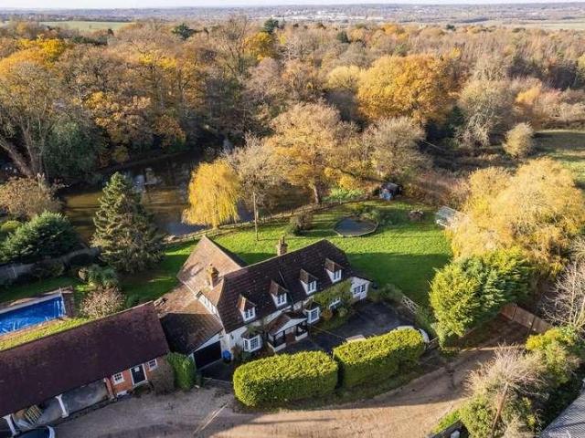 4 bed house for sale