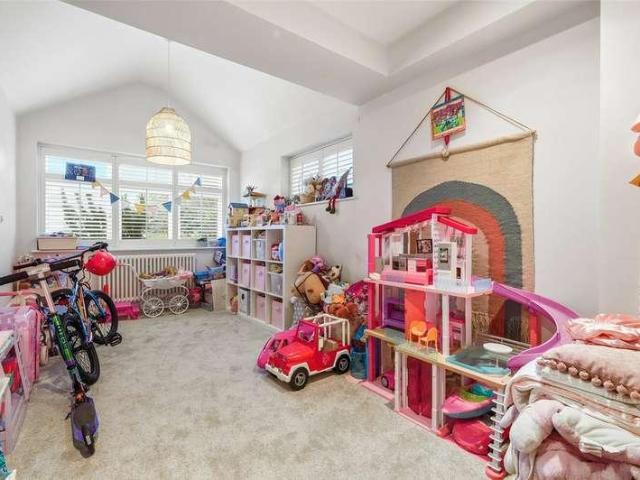 4 bed house for sale
