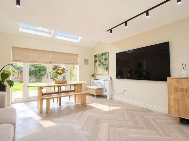 4 bed house for sale
