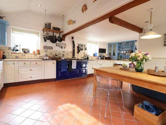 4 bed house for sale
