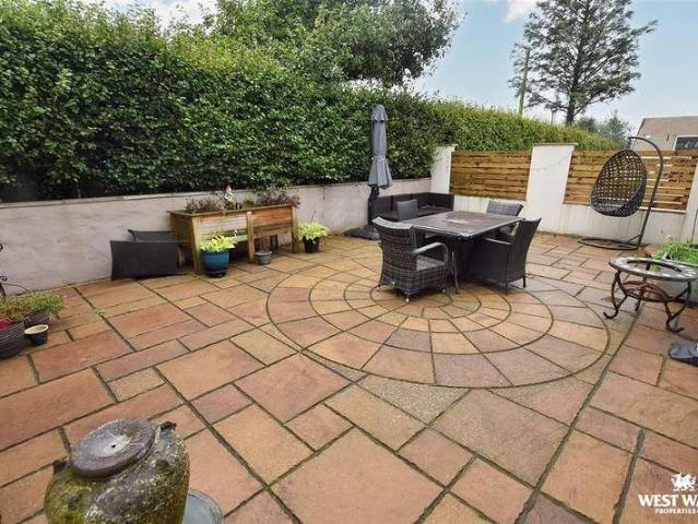 4 bed house for sale