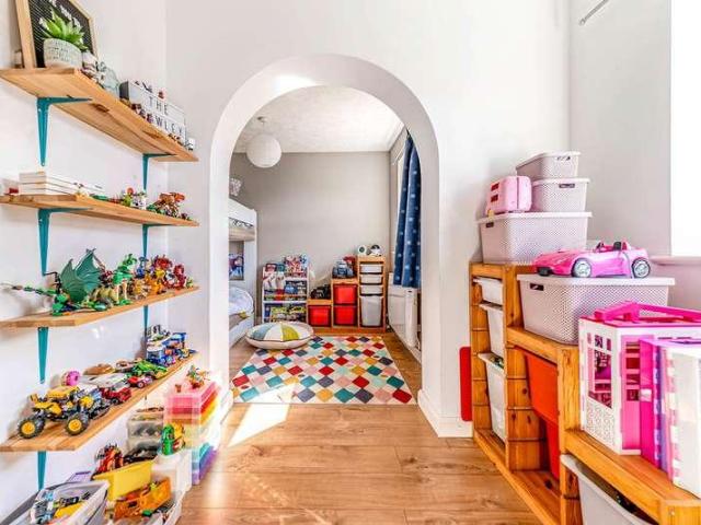 4 bed house for sale