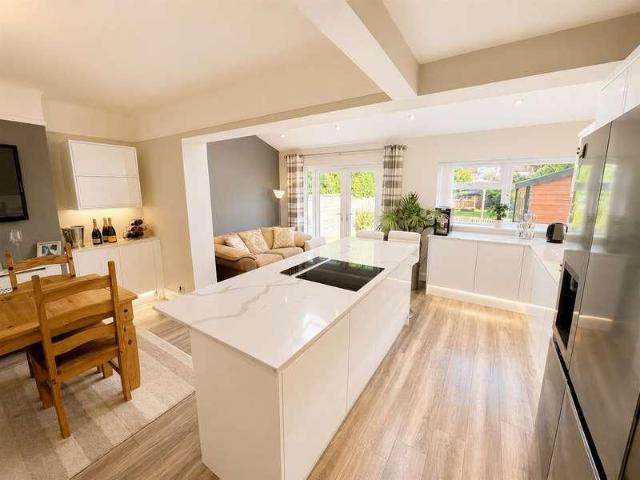 4 bed house for sale