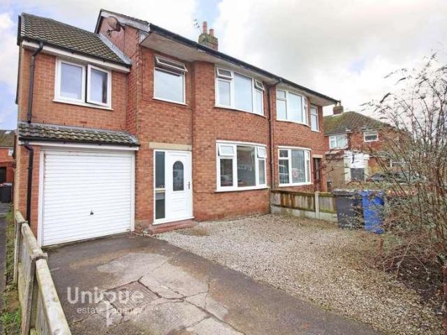 4 bed house for sale