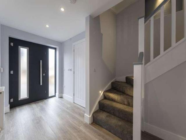 4 bed house for sale