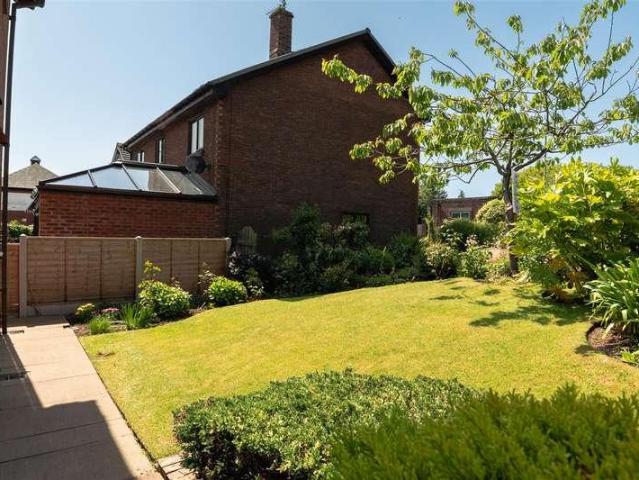 4 bed house for sale