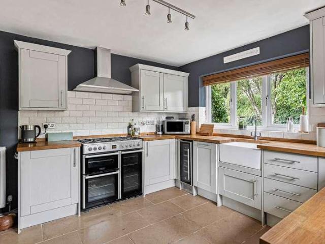 4 bed house for sale