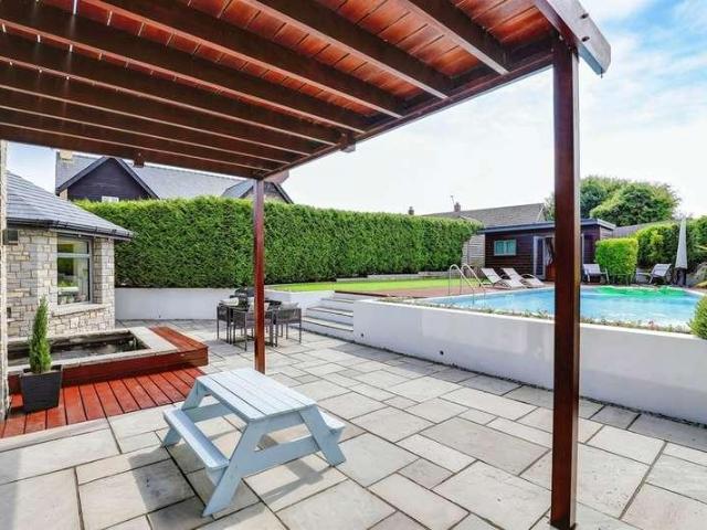 4 bed house for sale