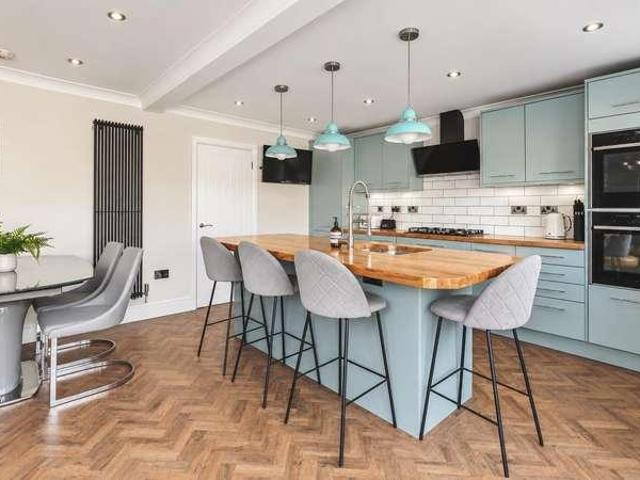 4 bed house for sale