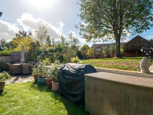 4 bed house for sale