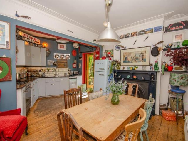 4 bed house for sale