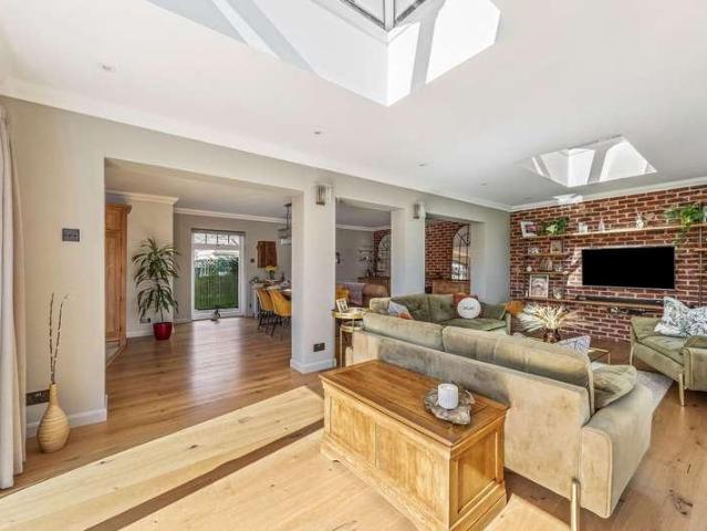 4 bed house for sale