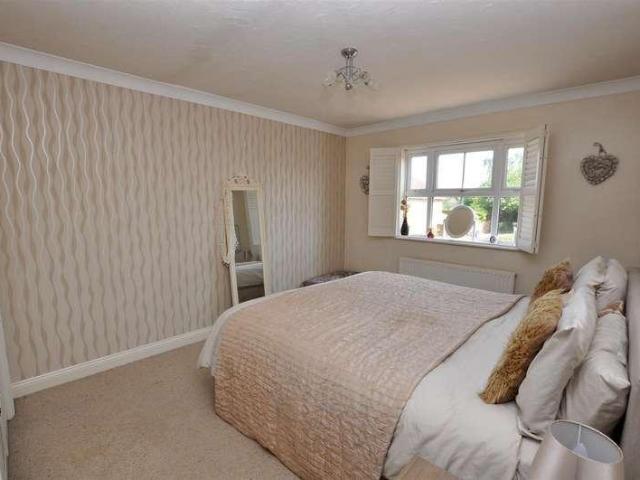 4 bed house for sale