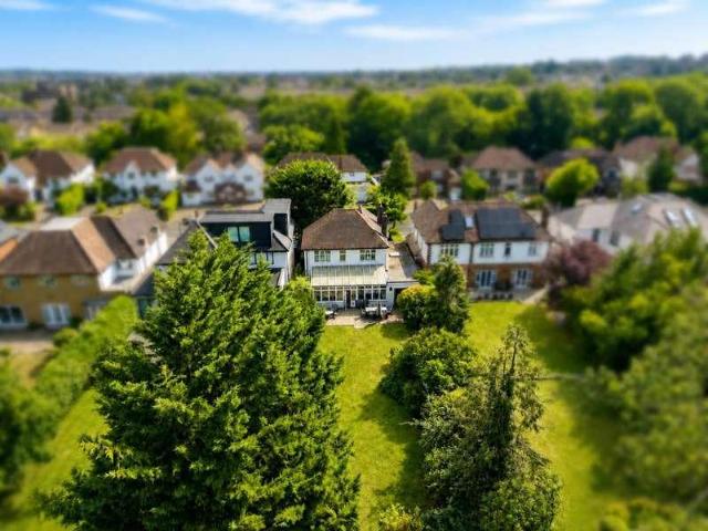 4 bed house for sale