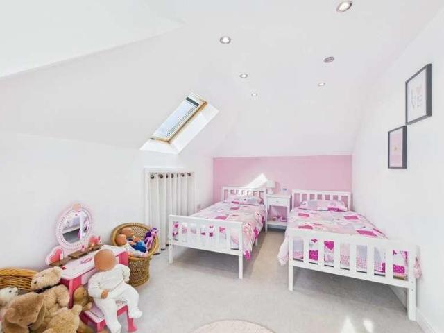 4 bed house for sale