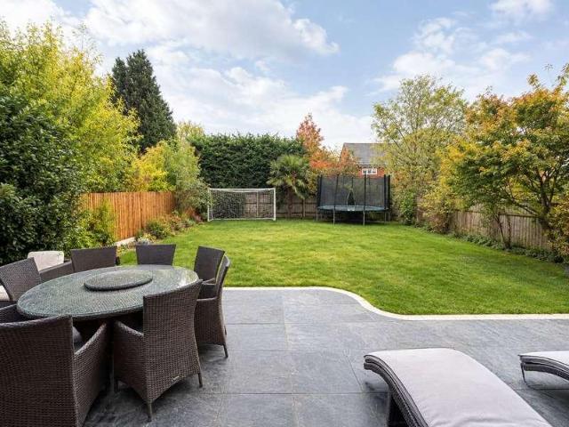 4 bed house for sale