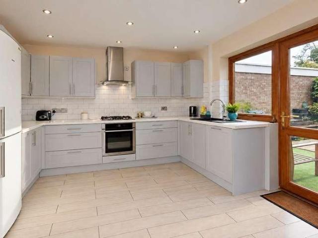 4 bed house for sale