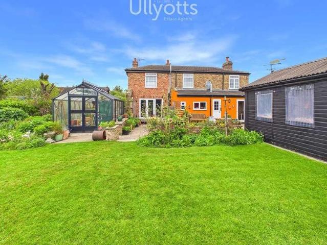 4 bed house for sale