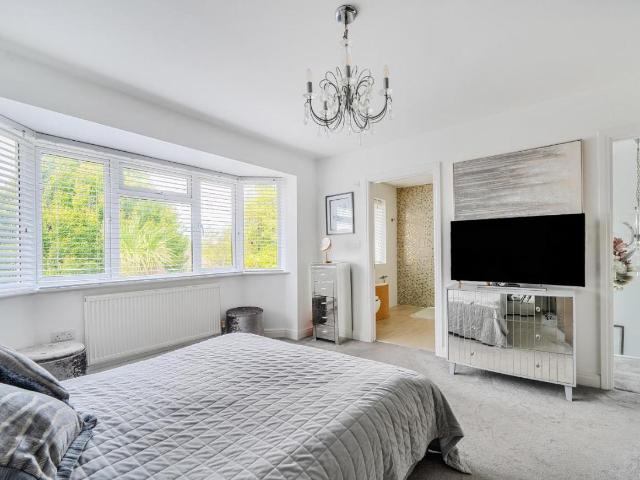 4 bed house for sale