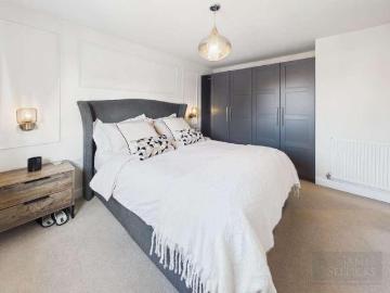 4 bed house for sale