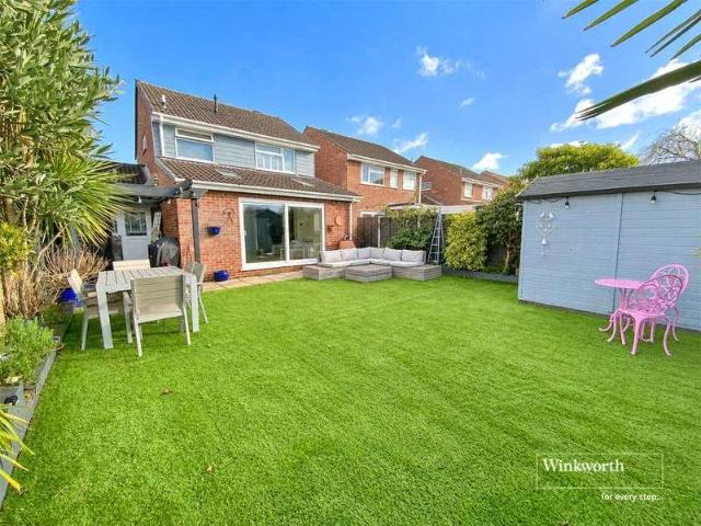 4 bed house for sale
