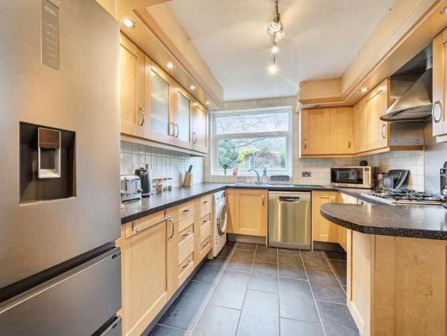 4 bed house for sale