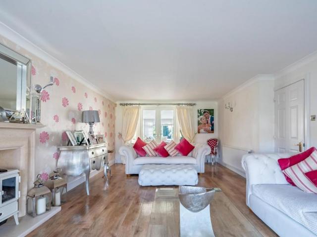 4 bed house for sale