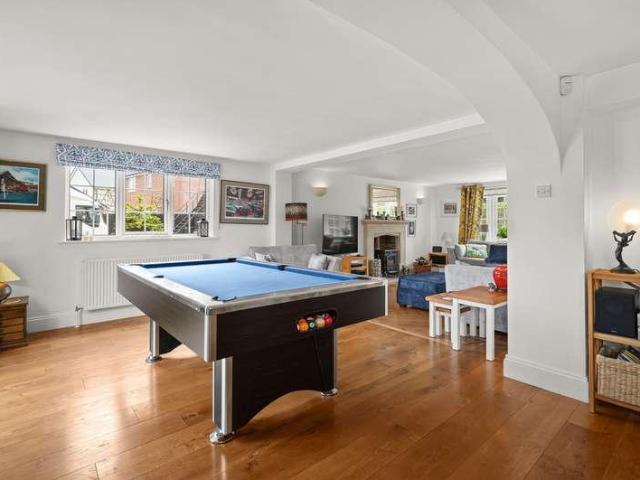 4 bed house for sale