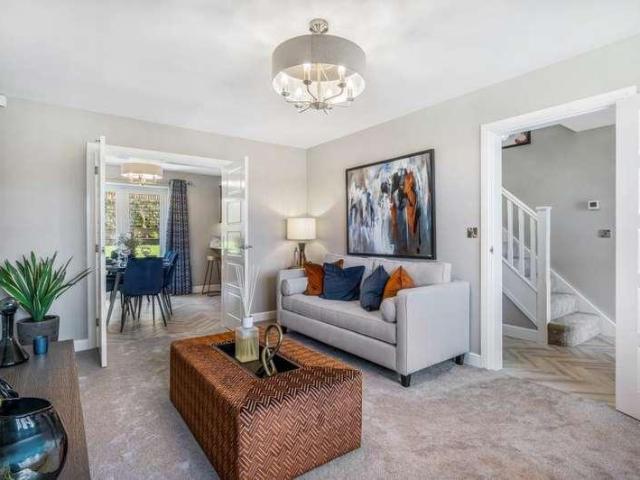 4 bed house for sale